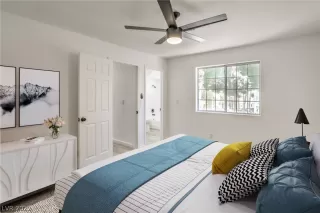 Photo #4: 2436153 Listing