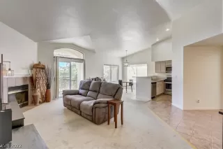 Photo #2: 2436178 Listing