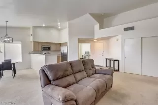 Photo #6: 2436178 Listing