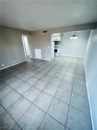 Photo #3: 2436258 Listing 