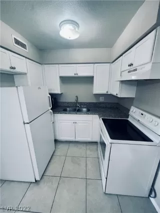 Photo #5: 2436258 Listing 