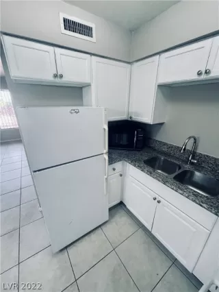 Photo #6: 2436258 Listing 