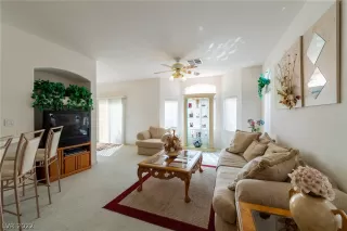 Photo #2: 2436262 Listing