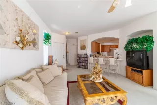 Photo #4: 2436262 Listing