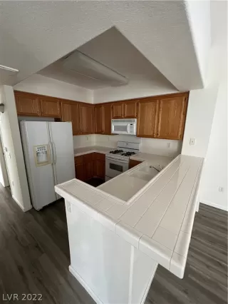 Photo #4: 2436288 Listing 