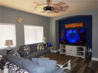 Photo #4: 2436308 Listing