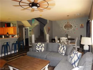 Photo #6: 2436308 Listing