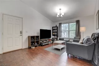 Photo #6: 2436323 Listing