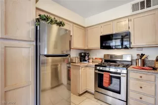 Photo #6: 2436335 Listing 