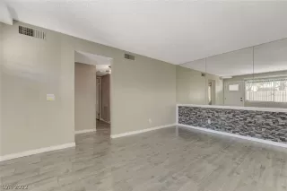 Photo #6: 2436339 Listing 