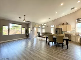 Photo #5: 2436348 Listing 