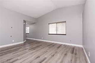 Photo #3: 2436365 Listing