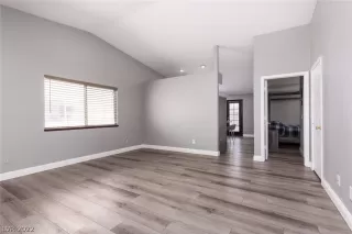 Photo #4: 2436365 Listing