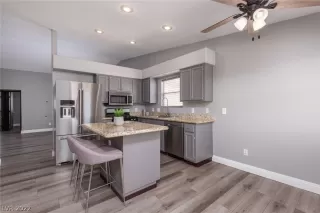 Photo #5: 2436365 Listing