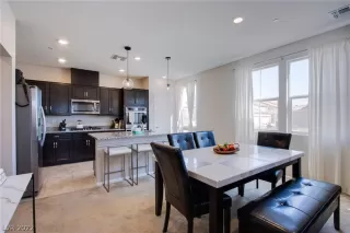 Photo #4: 2436391 Listing 
