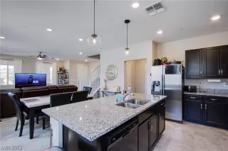 Photo #5: 2436391 Listing 