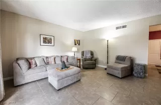 Photo #3: 2436392 Listing