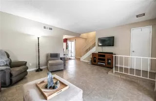 Photo #4: 2436392 Listing