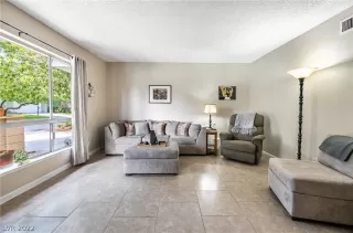 Photo #5: 2436392 Listing