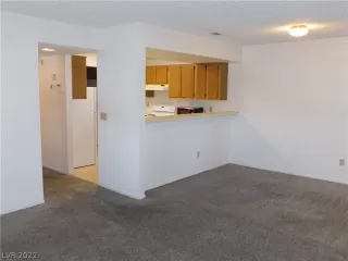 Photo #6: 2436422 Listing 