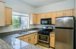 Photo #3: 2436492 Listing