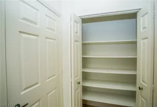 Photo #4: 2436492 Listing