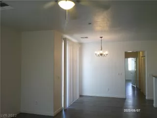 Photo #6: 2436501 Listing