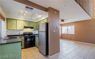 Photo #5: 2436519 Listing 