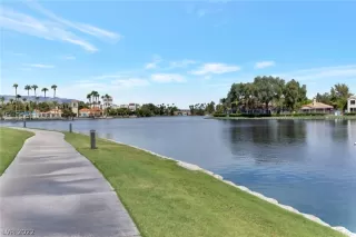 Photo #3: 2436526 Listing