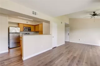 Photo #6: 2436552 Listing