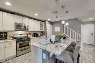 Photo #5: 2436598 Listing 