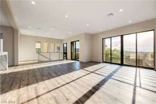 Photo #4: 2436601 Listing