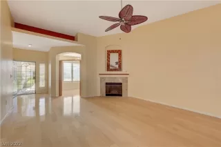 Photo #5: 2436603 Listing