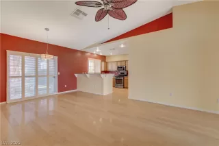 Photo #6: 2436603 Listing