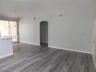 Photo #4: 2436608 Listing 