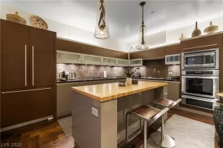 Photo #5: 2436642 Listing 