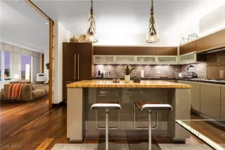 Photo #6: 2436642 Listing 