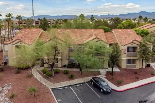 Photo #2: 2436688 Listing