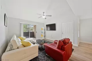 Photo #5: 2436688 Listing