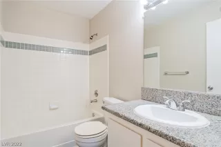 Photo #3: 2436702 Listing