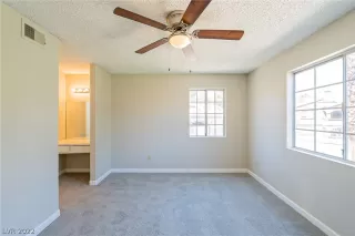 Photo #6: 2436702 Listing