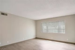 Photo #4: 2436734 Listing