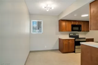 Photo #5: 2436734 Listing