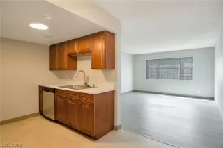 Photo #6: 2436734 Listing