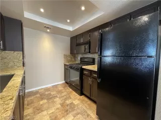 Photo #4: 2436748 Listing 