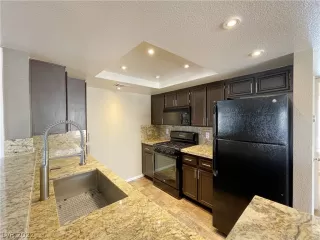 Photo #5: 2436748 Listing 