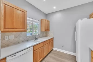 Photo #5: 2436778 Listing