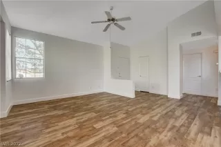 Photo #3: 2436827 Listing