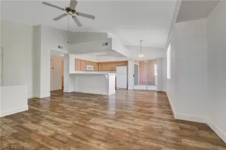 Photo #4: 2436827 Listing