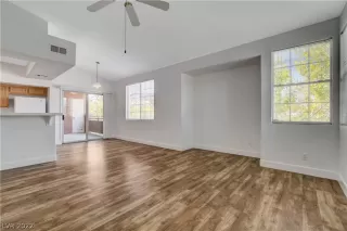 Photo #5: 2436827 Listing